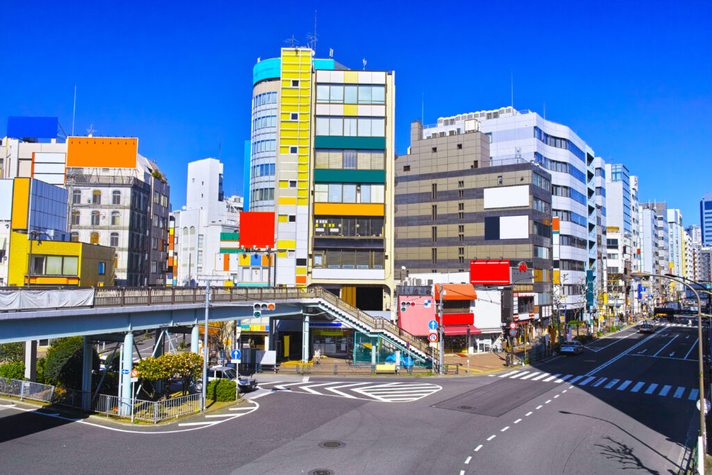 東京都品川区五反田、五反田駅東口の風景
