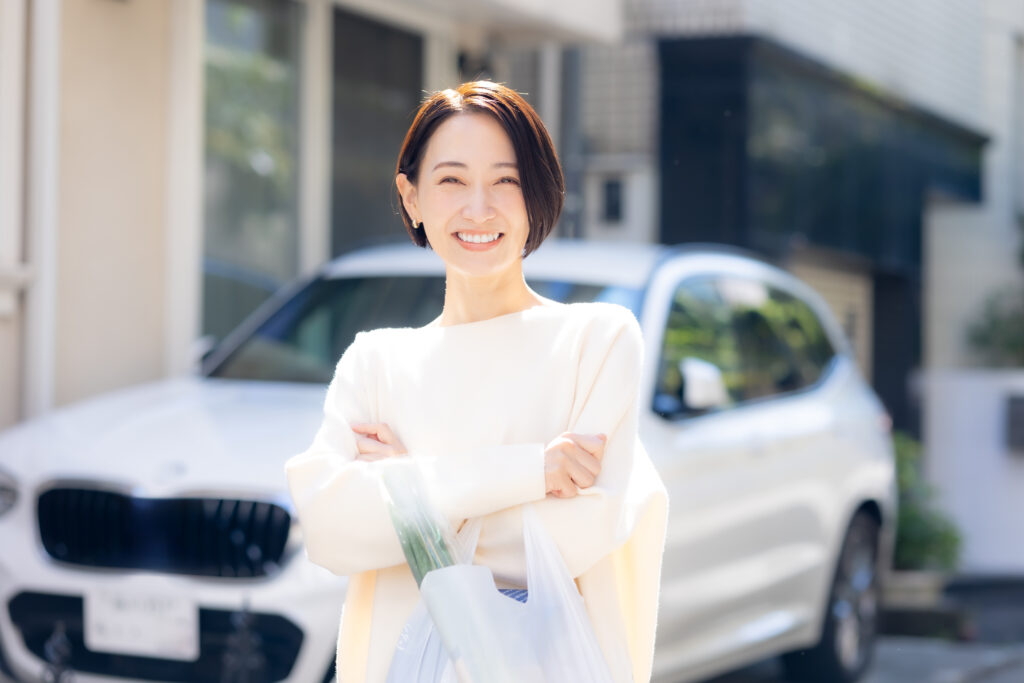 買い物をする女性